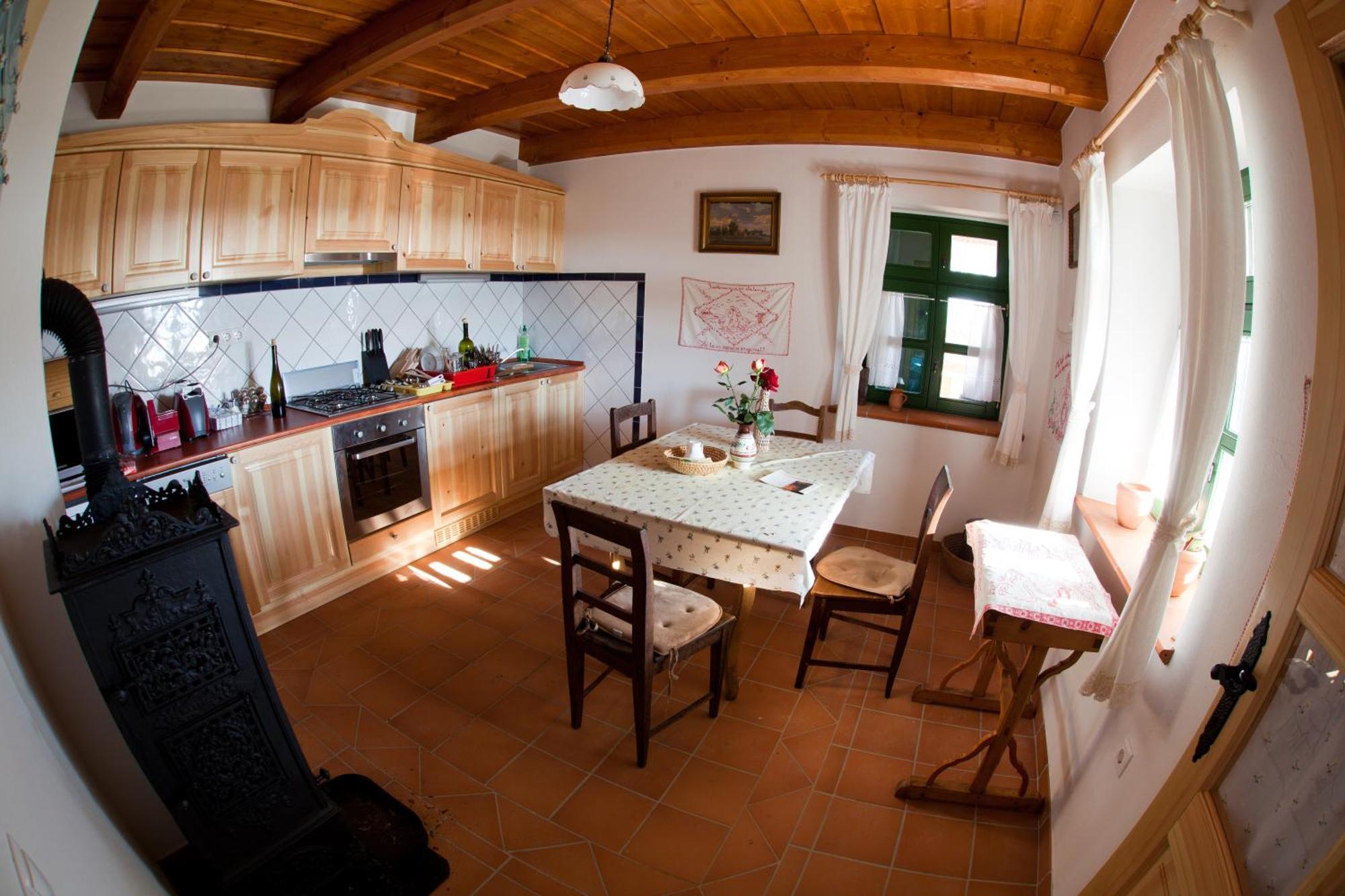 Oereghegyi Apartman Vindornyalak Buitenkant foto