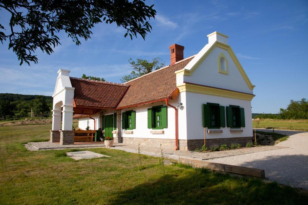 Oereghegyi Apartman Vindornyalak Buitenkant foto